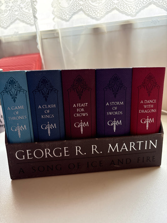 A song of ice and fire by George R. R. Martin (ClothBound)