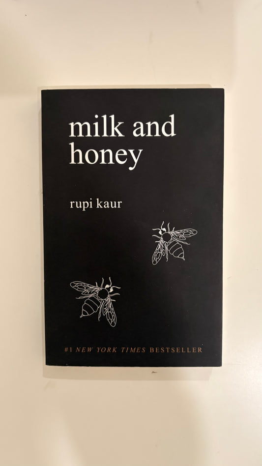 Milk and honey by Rupi Kaur (Paperback)