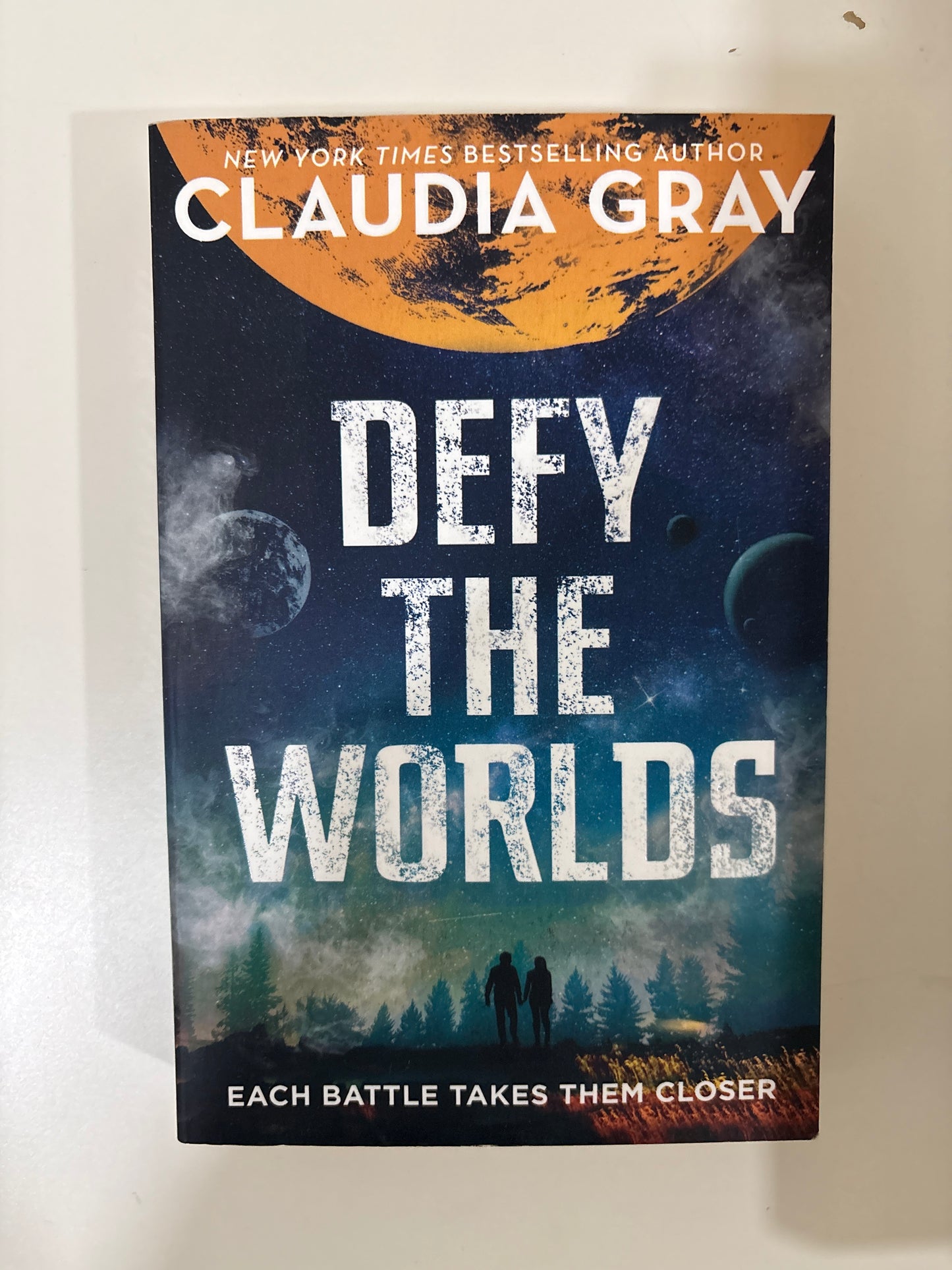 Defy the worlds by Claudia Gray (Paperback)