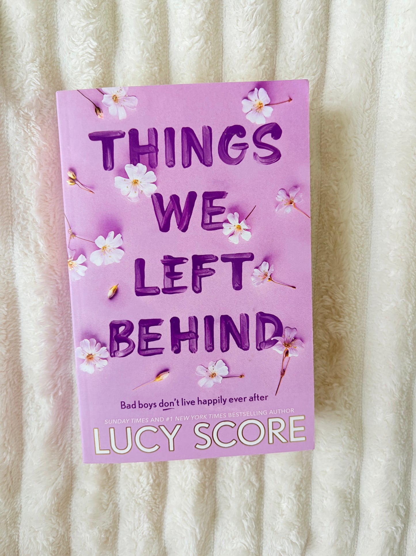 Things we left behind by Lucy score (Paperback)