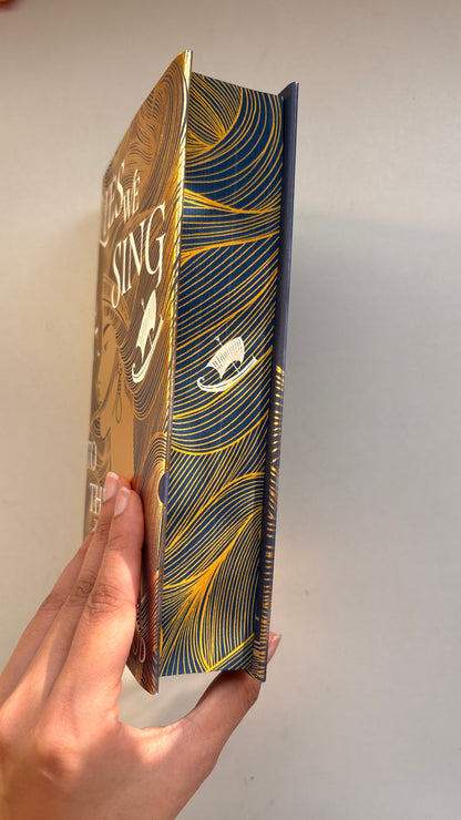 Illumicrate: Lies we sing to the sea by Sarah Underwood (Hardcover)