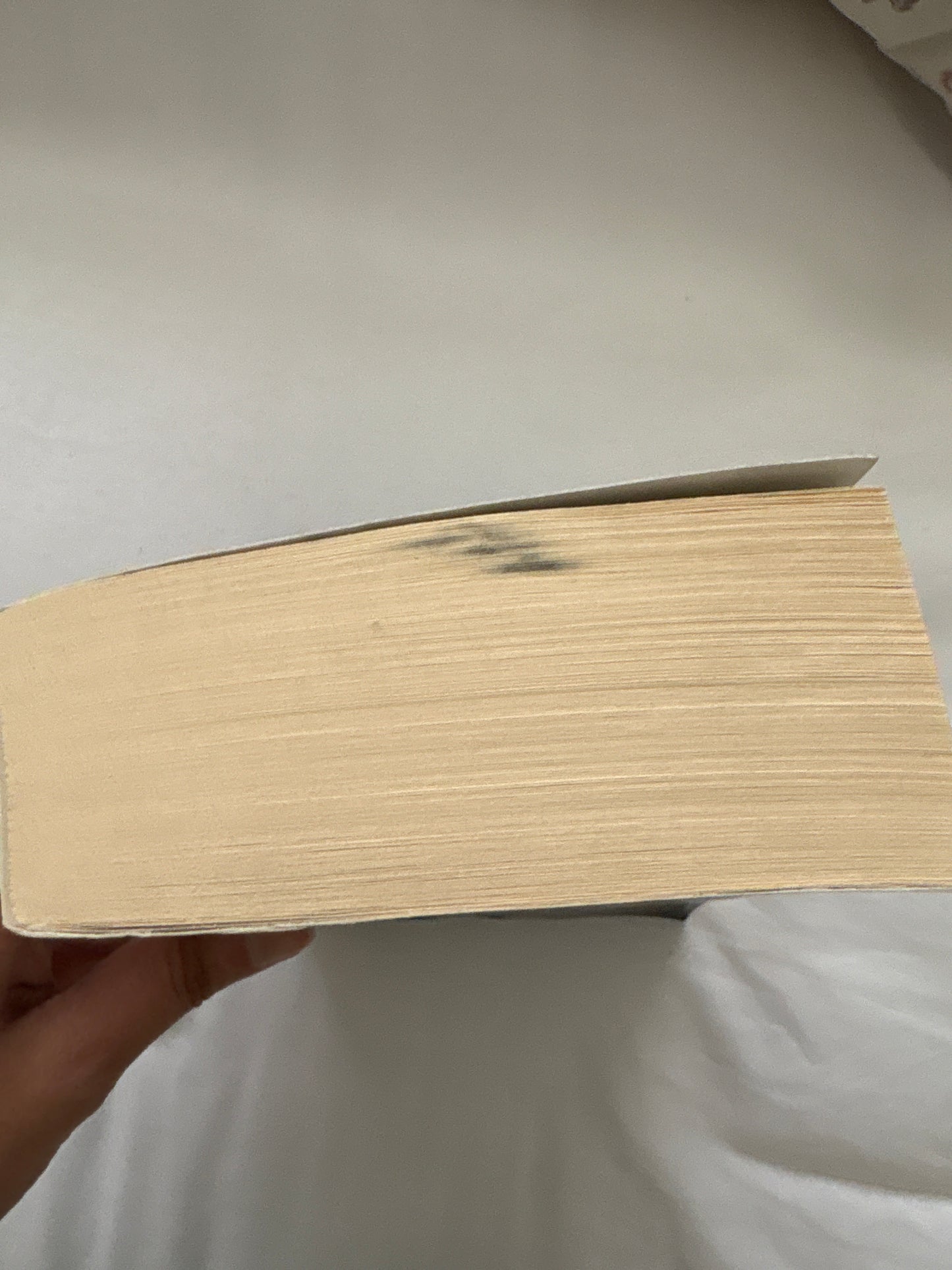 A game of thrones by George R.R. Martin (paperback)