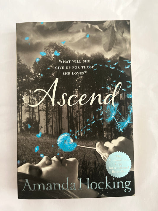Cover of Ascend by Amanda Hocking showing a girl in an elegant gown on palace steps surrounded by magical light

