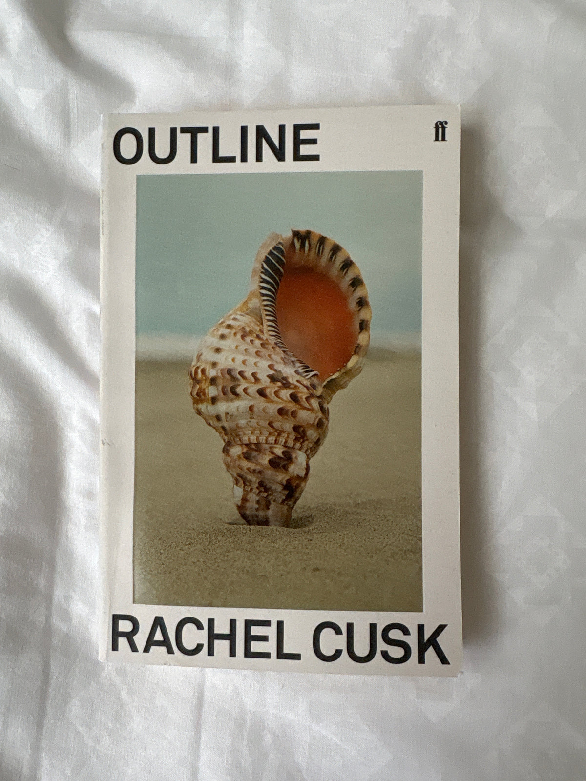 Outline by Rachel Cusk (Paperback)