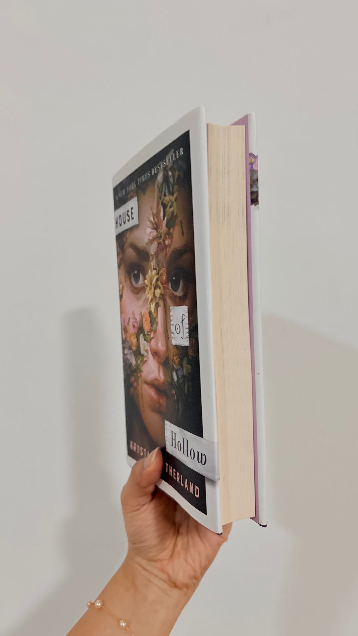 House of Hollow by Krystal Therland (Hardcover)
