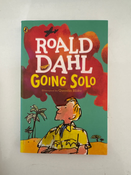 Going solo by Roald Dahl (Paperback)