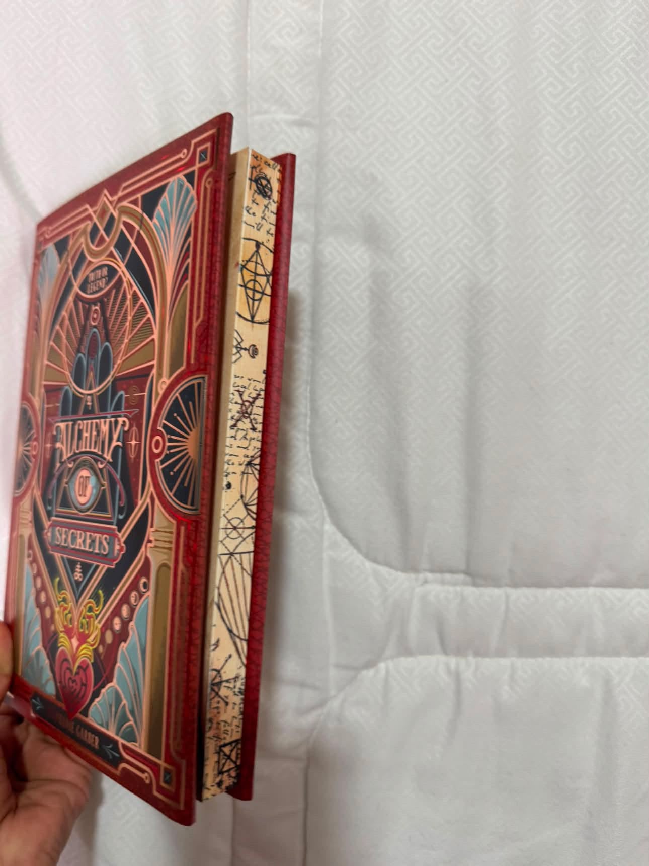 Bookishbox: Alchemy of secrets by Stephanie Garber (Hardcover)