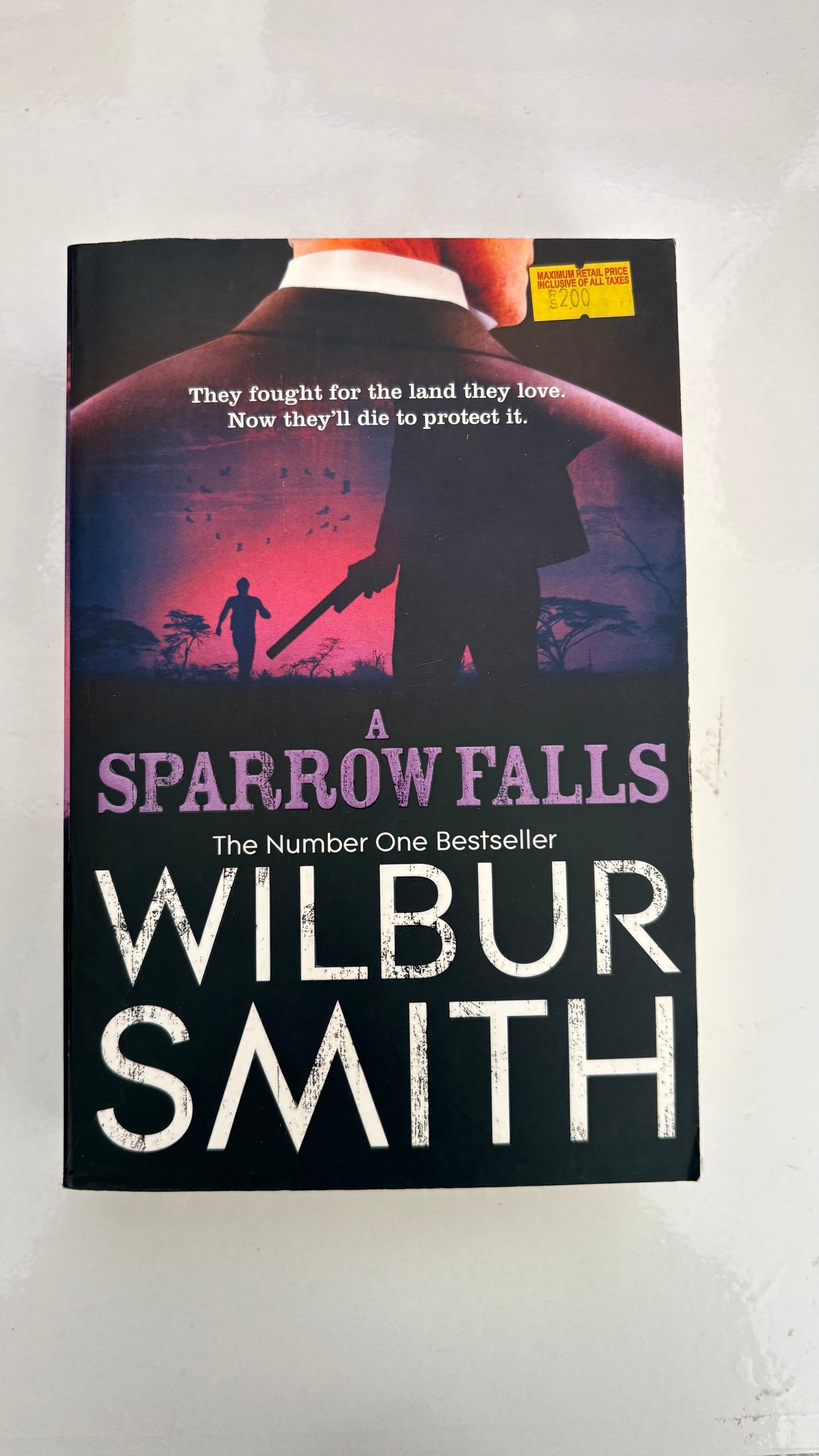 A sparrow falls by Wilbur Smith (Paperback)