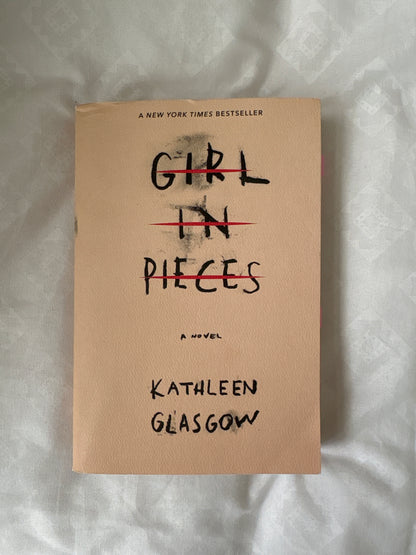Girl in pieces by Kathleen Glasgow (Paperback)