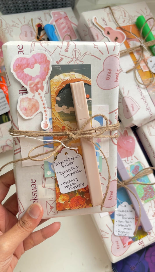 Mystery book with bookish essentials – Blind Date with a Book & Essentials set.