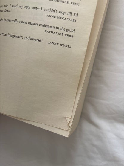 A game of thrones by George R.R. Martin (paperback)