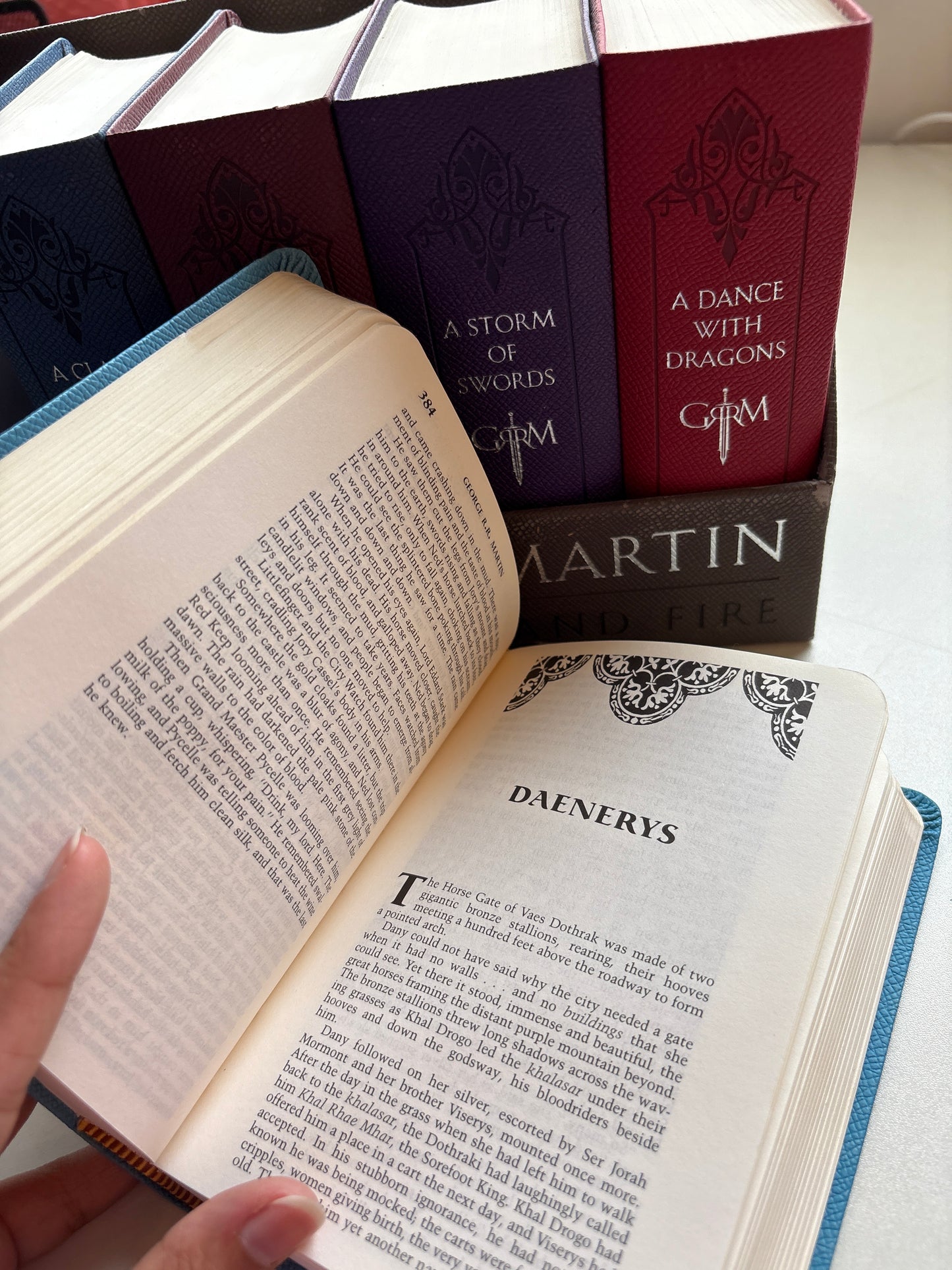 A song of ice and fire by George R. R. Martin (ClothBound)