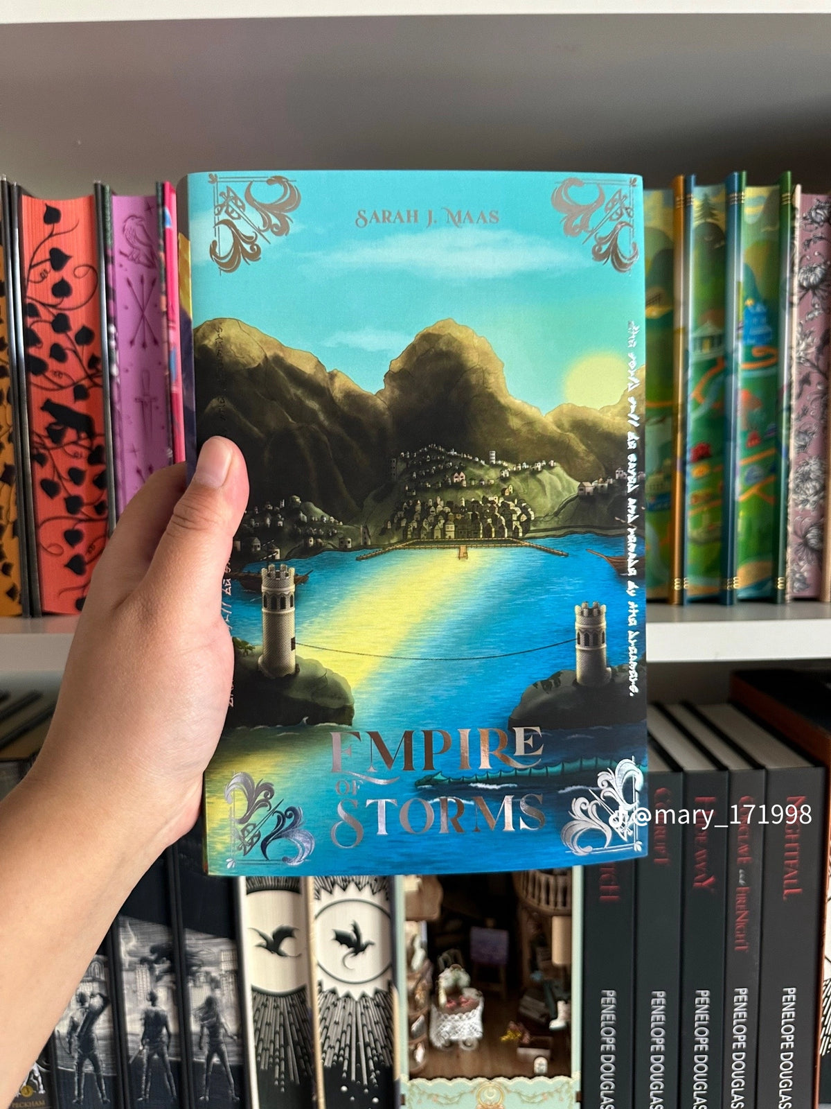 Acrylipics: Throne of Glass Series by Sarah J. Maas (Hardcover)