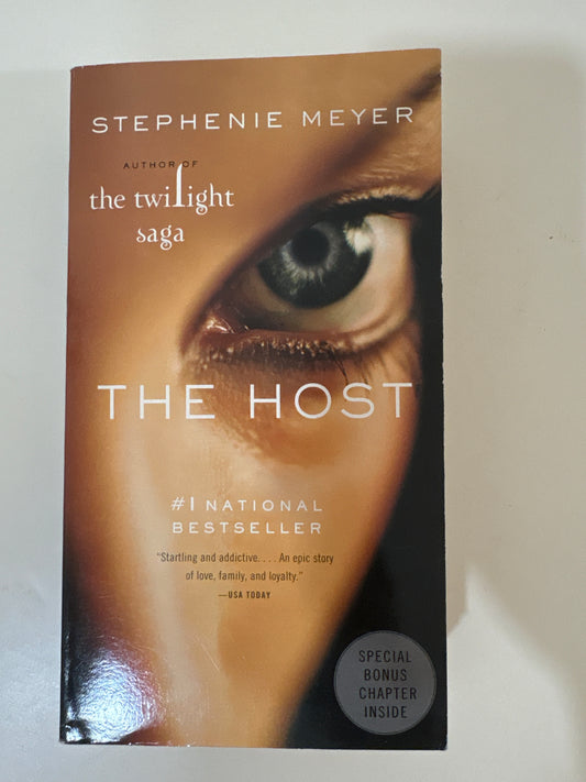 The Host by Stephenie Meyer (Paperback)