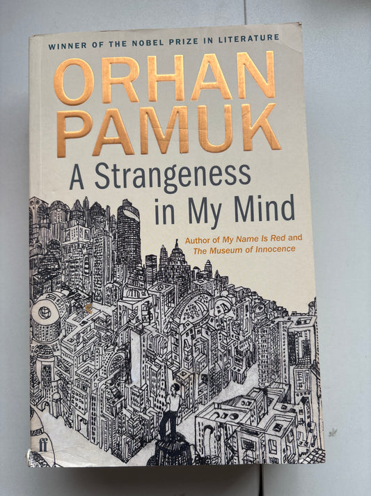A Strangeness in my mind by Orhan Pamuk (Paperback)