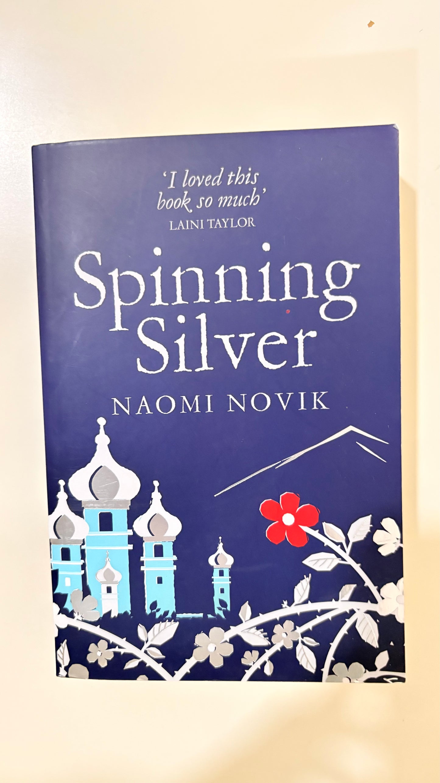 Spinning silver by Naomi Novik (Paperback)
