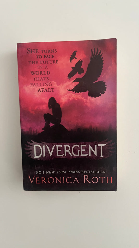 Divergent by Veronica Roth paperback cover