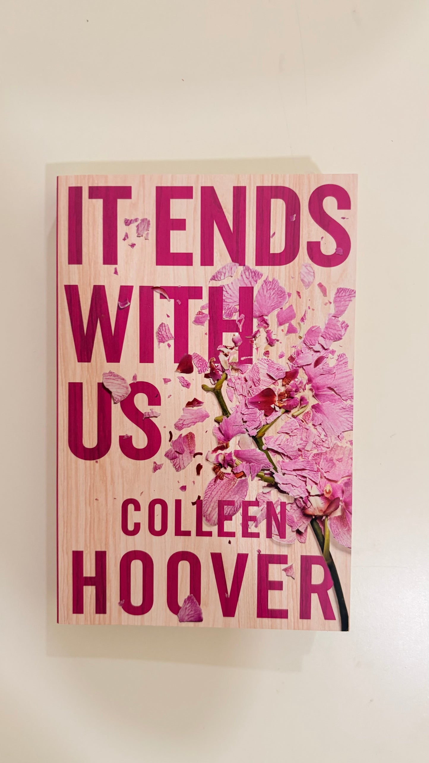 It ends with us by Colleen Hoover (Paperback)