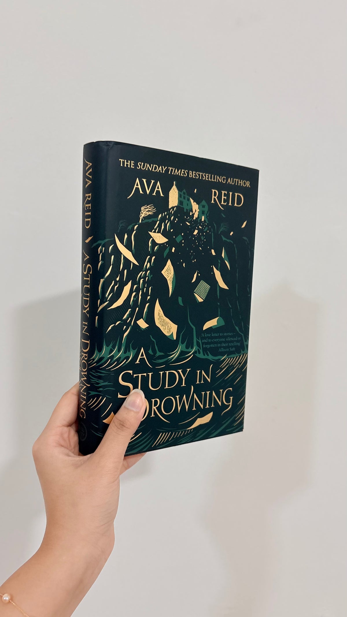 A study in drowning by Ava Reid (Hardcover)
