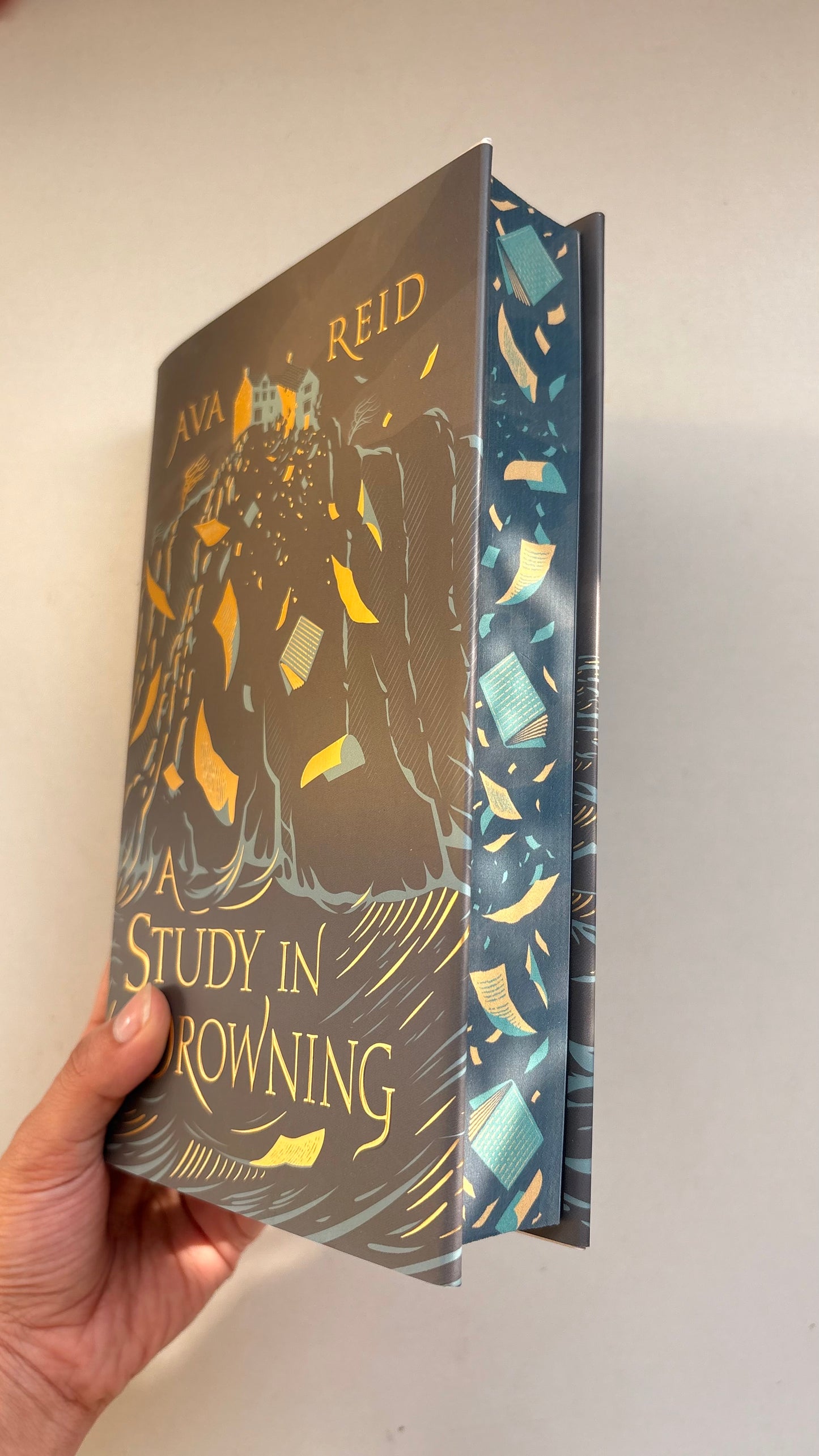 Illumicrate : A Study in drowning by Ava Reid (Hardcover)