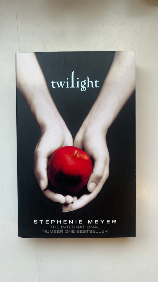 Twilight by Stephanie Meyer (Paperback)
