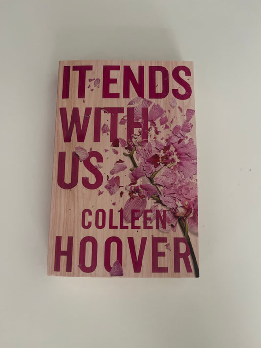 It Ends With Us by Colleen Hoover (Paperback)
