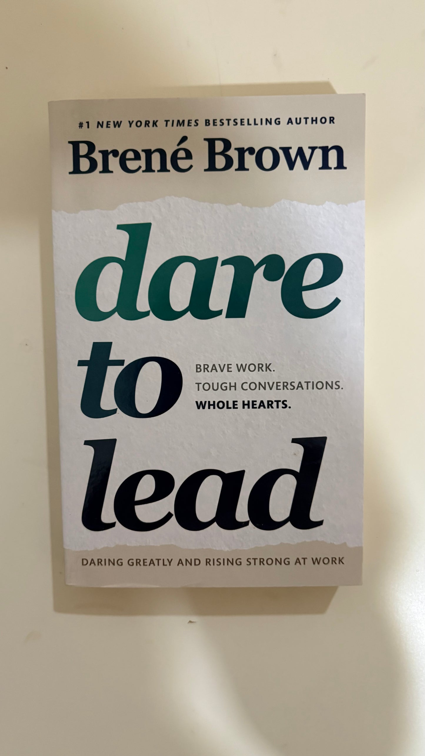 Dare to lead by Brene Brown (Paperback)