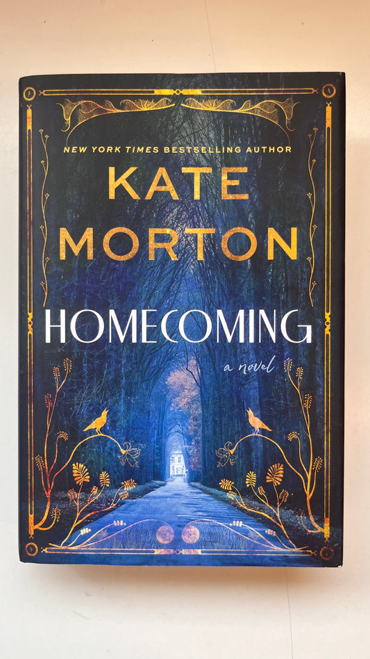 Book cover of 'Homecoming' by Kate Morton on a white background