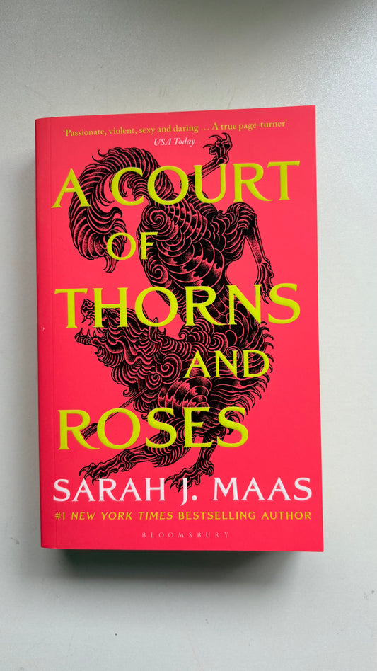 A court of thorns and roses by Sarah J. Mass (Paperback)