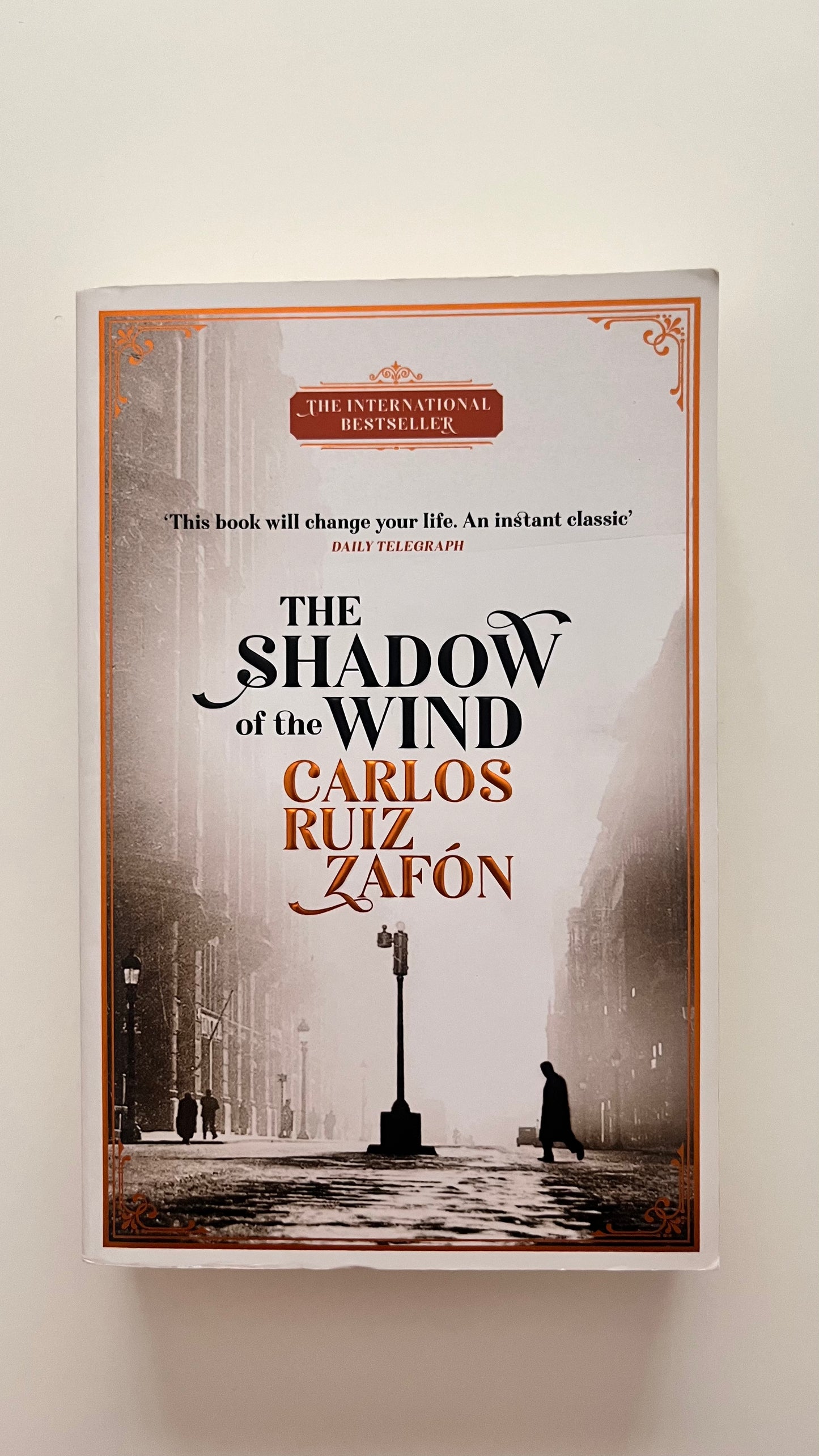 The Shadow of The Wind by Carlos Ruiz Zafon (Paperback)