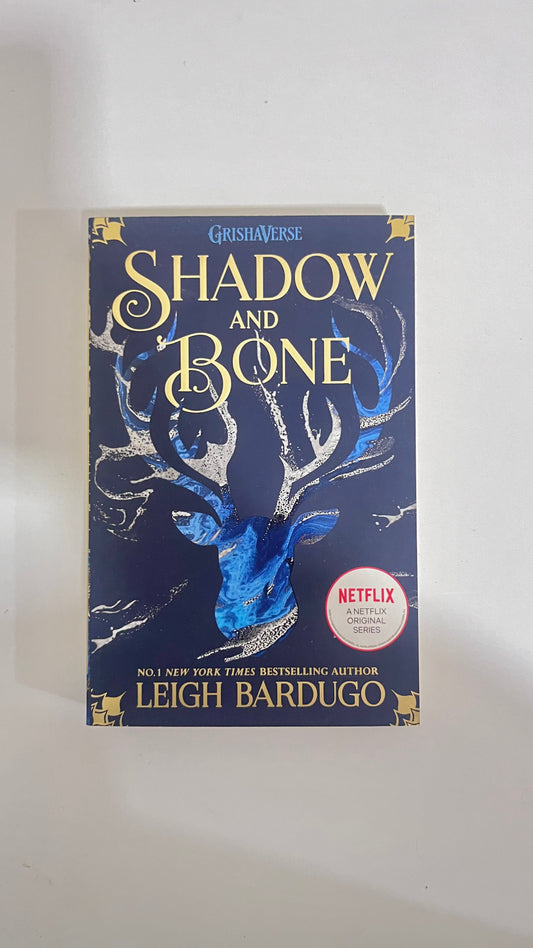 Shadow And Bone by Leigh Bardugo (Paperback)