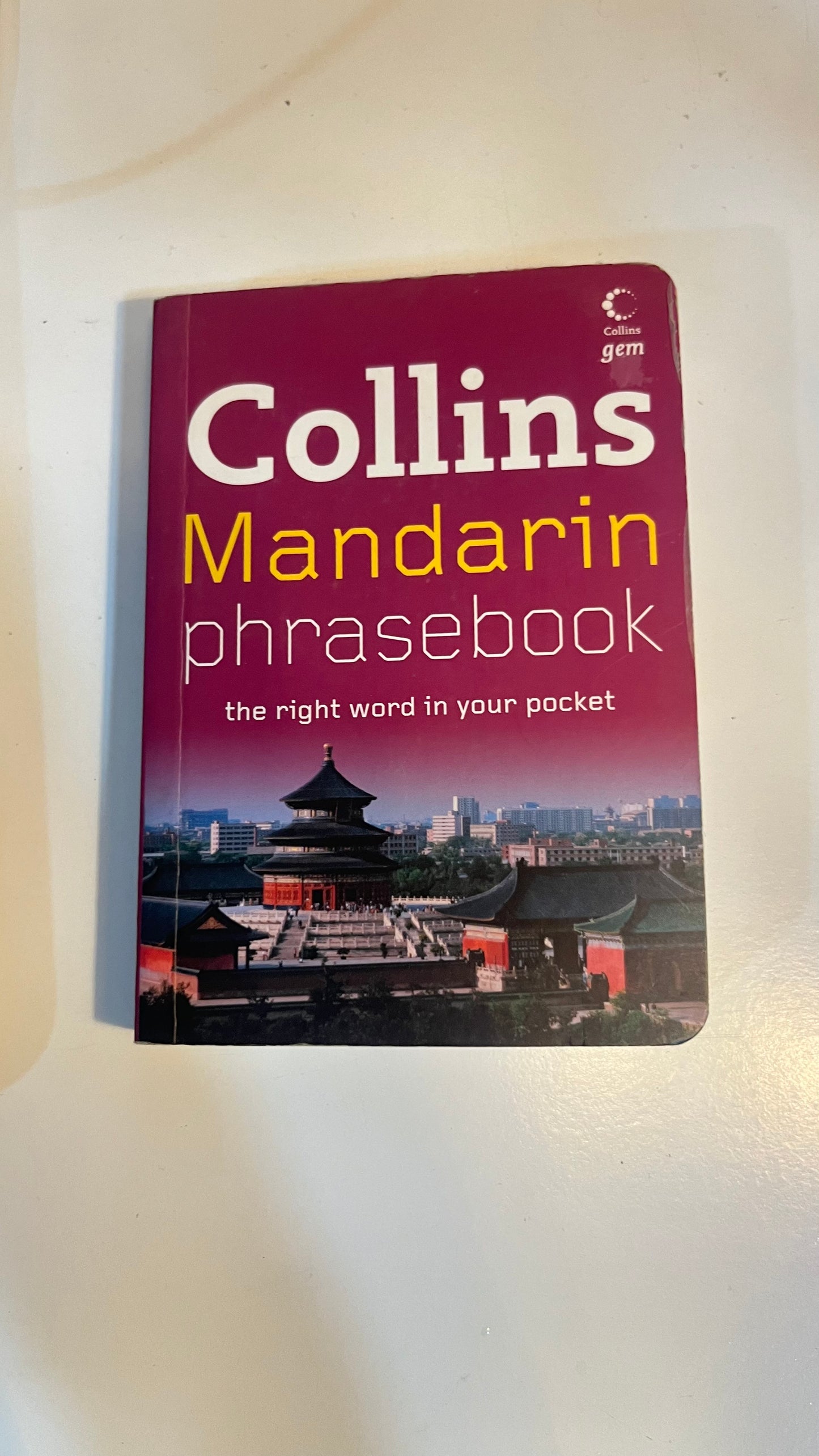 Cover of Collins Mandarin Phrasebook – essential travel language guide in red and white.