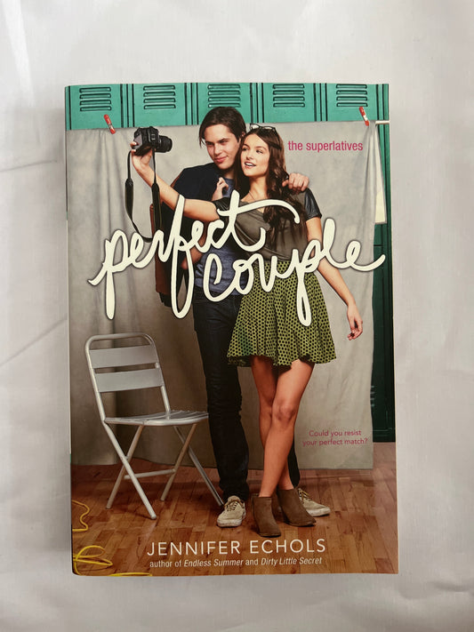 Book cover of Perfect Couple by Jennifer Echols featuring a moody teen couple.