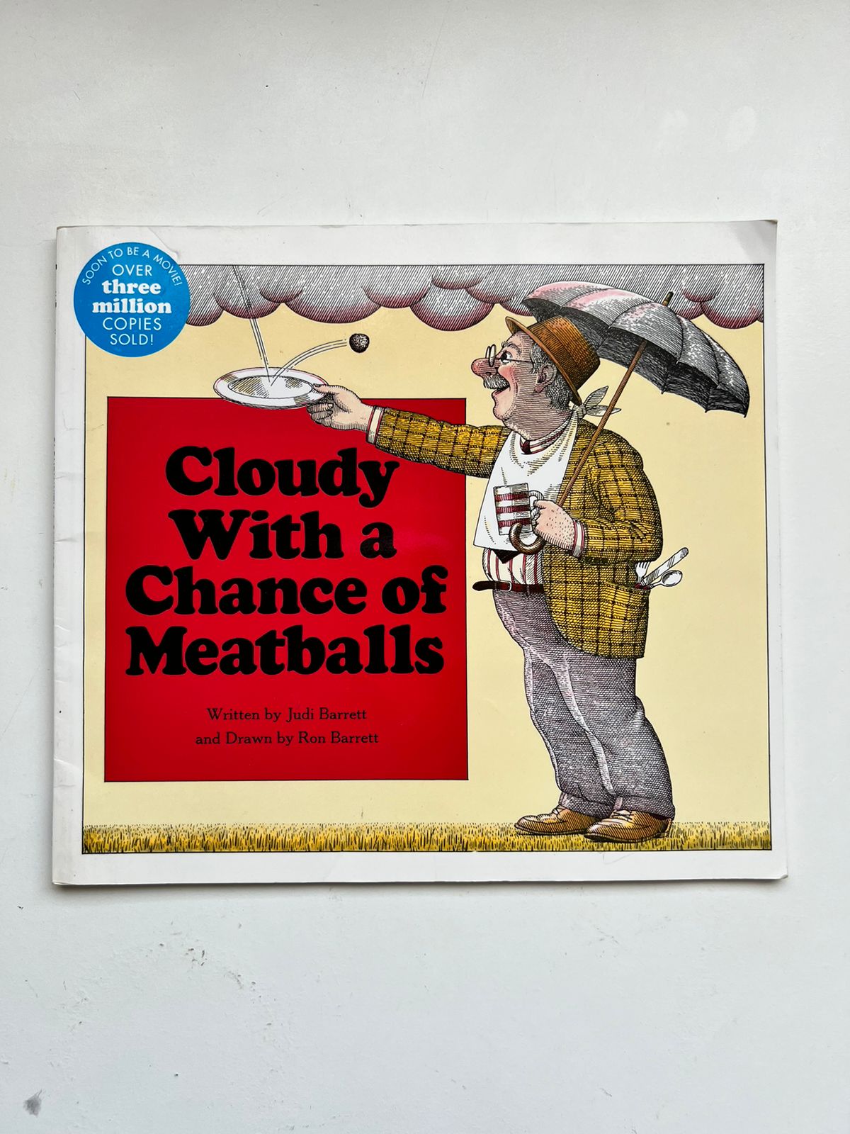 Cloudy With a Chance of Meatballs by Judi Barrett (Paperback)