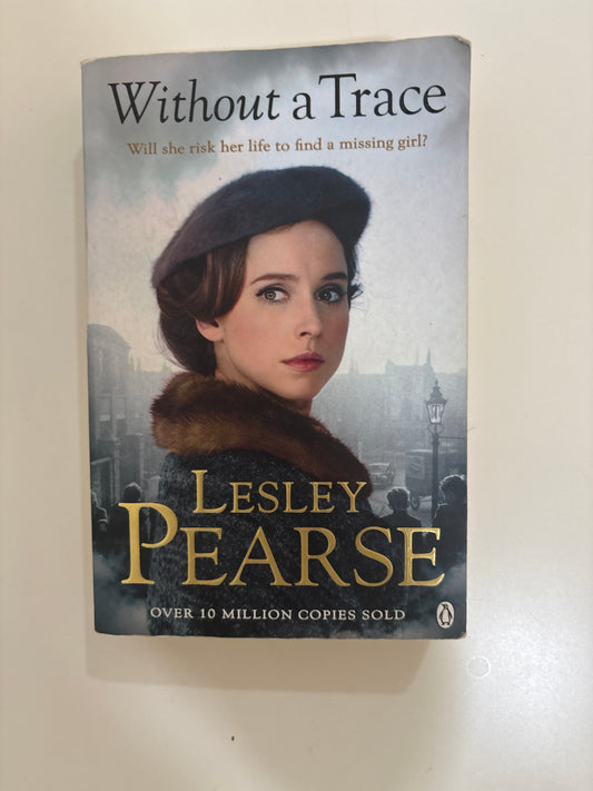 Book cover of 'Without a Trace' by Lesley Pearse on a white background